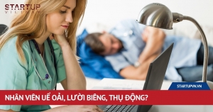 nhan-vien-ue-oai-luoi-bieng-thu-dong